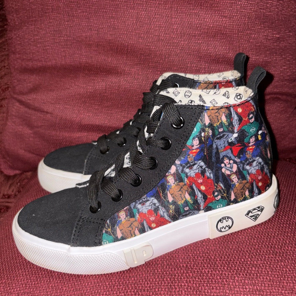 Justice League DC Boy’s Shoes with Comic Print Sz 2
